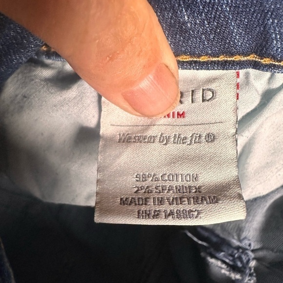 Torrid  size 22S light wash distressed denim Bermuda shorts.EUC - Picture 4 of 11